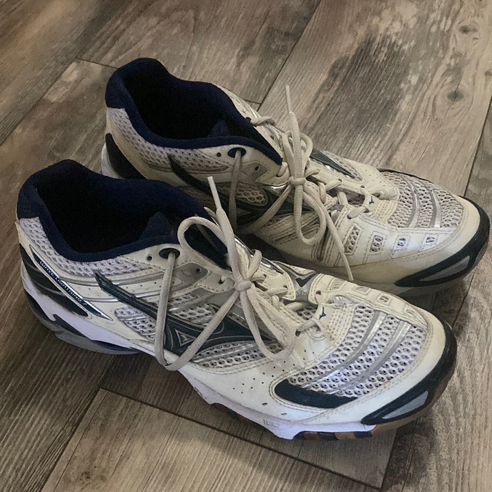 Mizuno Wave Lightning 7 Women’s Volleyball shoes Size 11